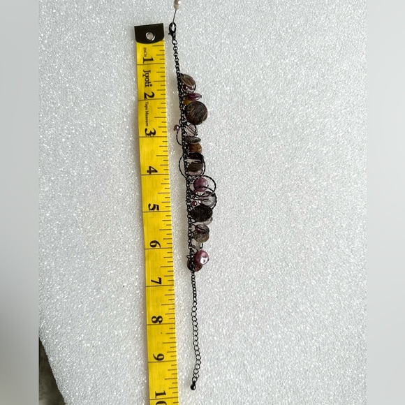 Pearl, Mother-of-Pearl and black tone metal “charm” bracelet - Picture 5 of 6